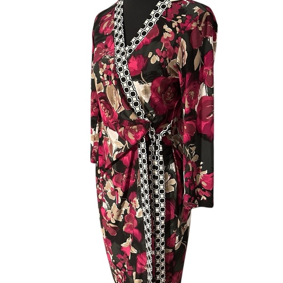 NWT Anne Klein Gorgeous Floral Wrap Dress with Geometric Neckline & Tie - Picture 3 of 9